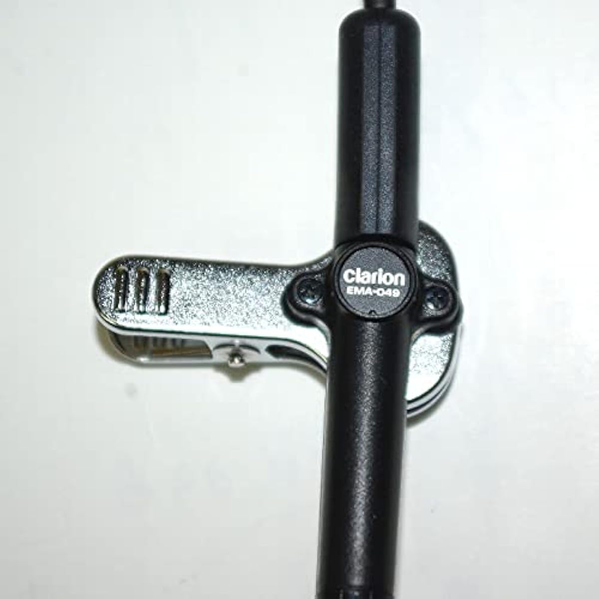 Clip-on pin microphone for route bus drivers EMA-049 Comes with a durable clip that can be fixed to the collar or chest