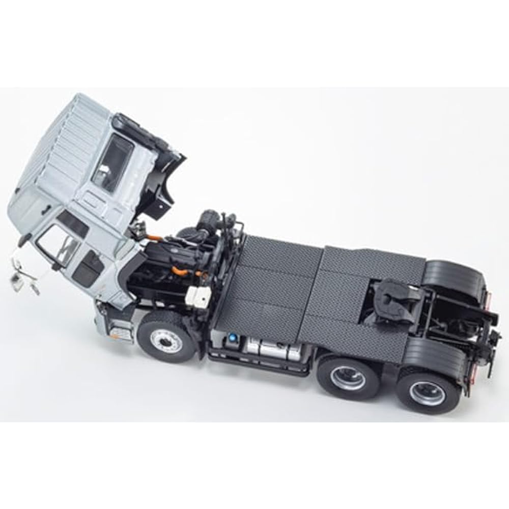 Kyosho Original 1/43 UD Quon GW 6 x 4 Tractor Silver Finished Product