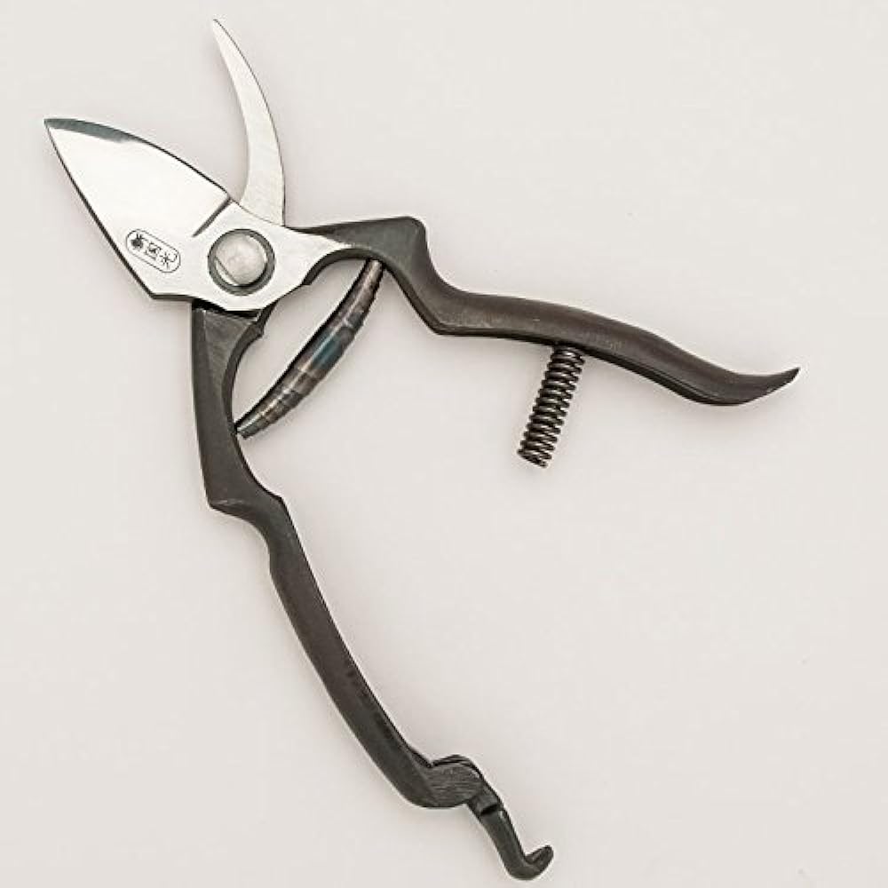 Tohoku cutlery Shinkunimitsu pruning shears, Tsugaru type, metal clasp