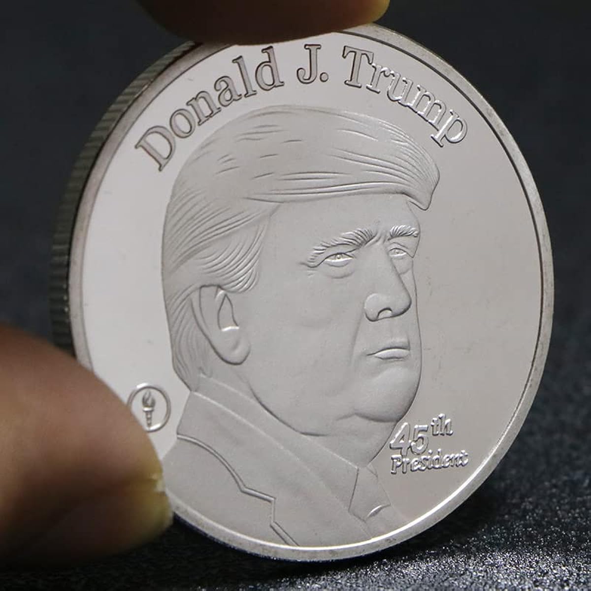 45th President Donald Trump and the White House 1 Troy Ounce Silver Plated Commemorative Medal (Silver)