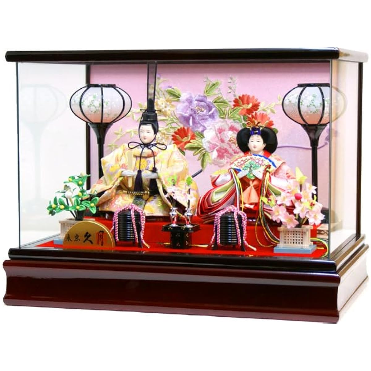 Hina dolls by Kyugetsu "Yorokobi Hina" two princes and princesses, displayed in a glass case