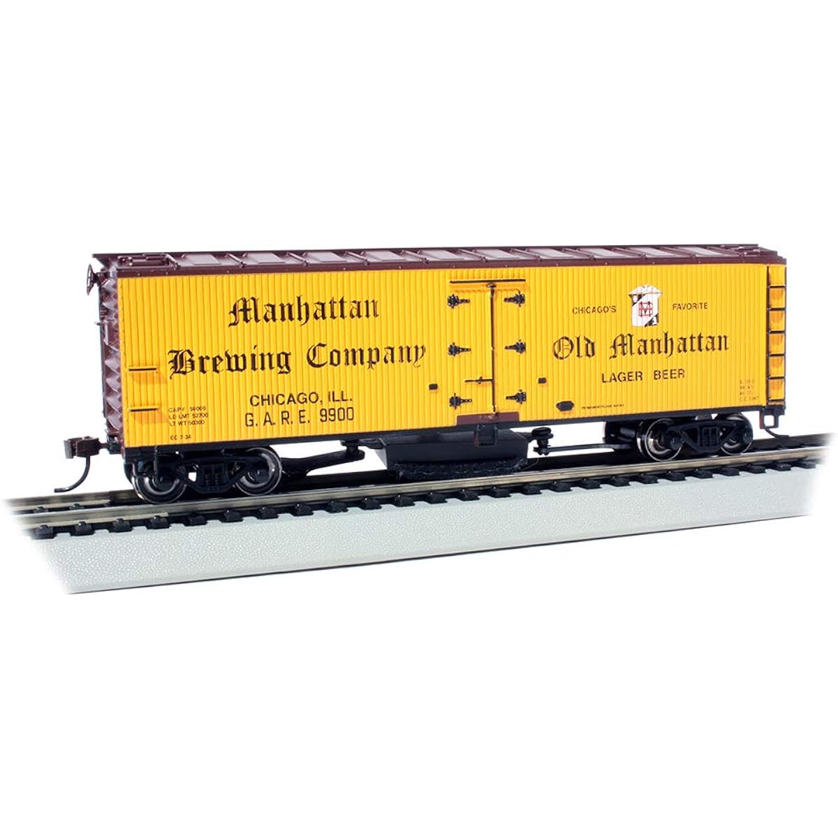 Bachmann Trains - Truck Cleaning Reefer Car Manhattan Brewing Co. #9900 - HO Scale