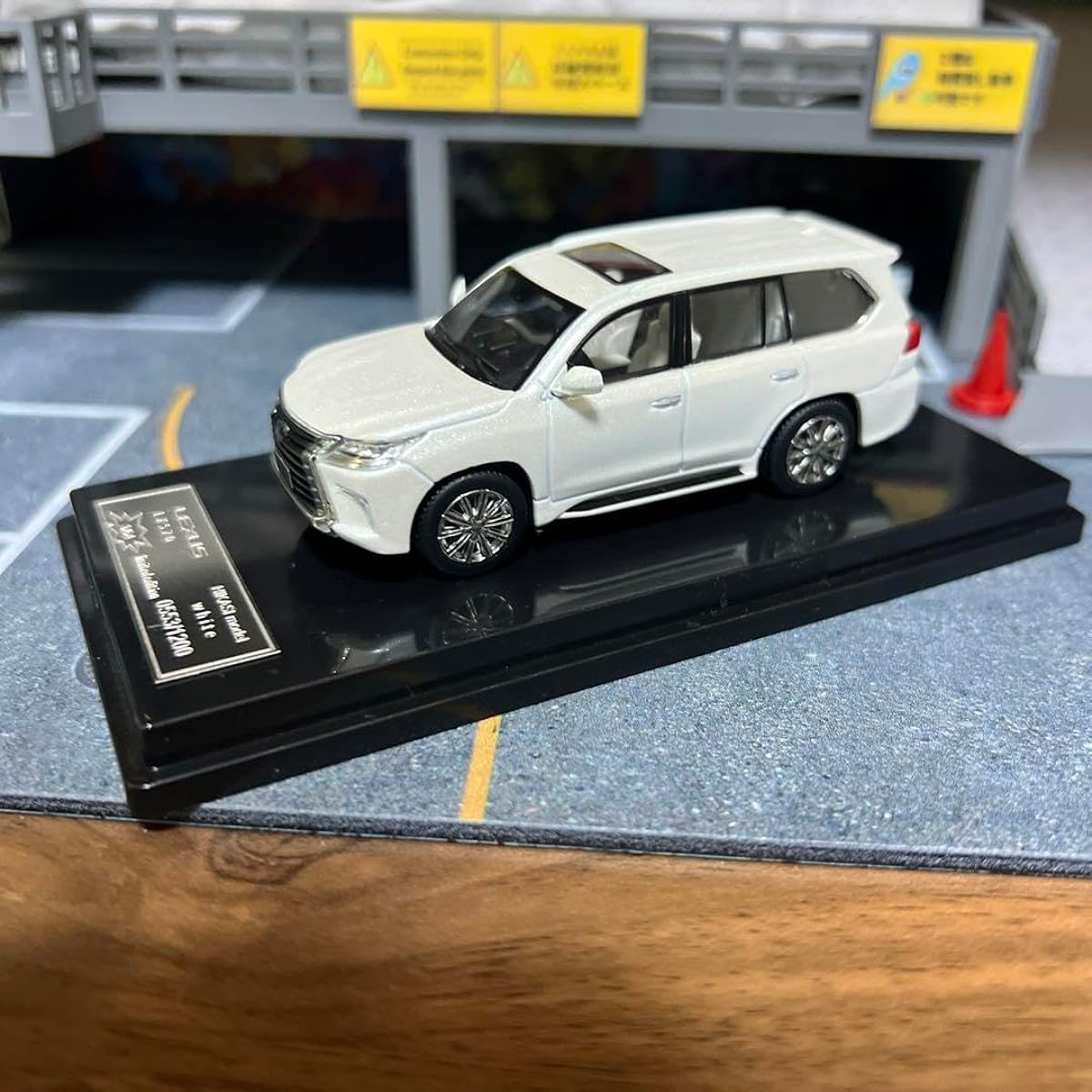 Limited 164 LEXUS LX570 Pearl White 86DJ