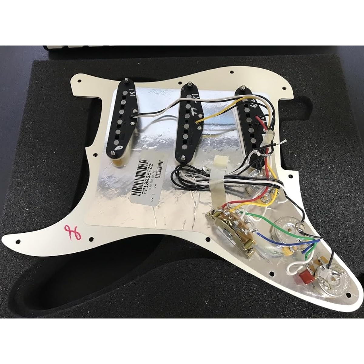 Fender MEX PLAYER STRATOCASTER assembly.