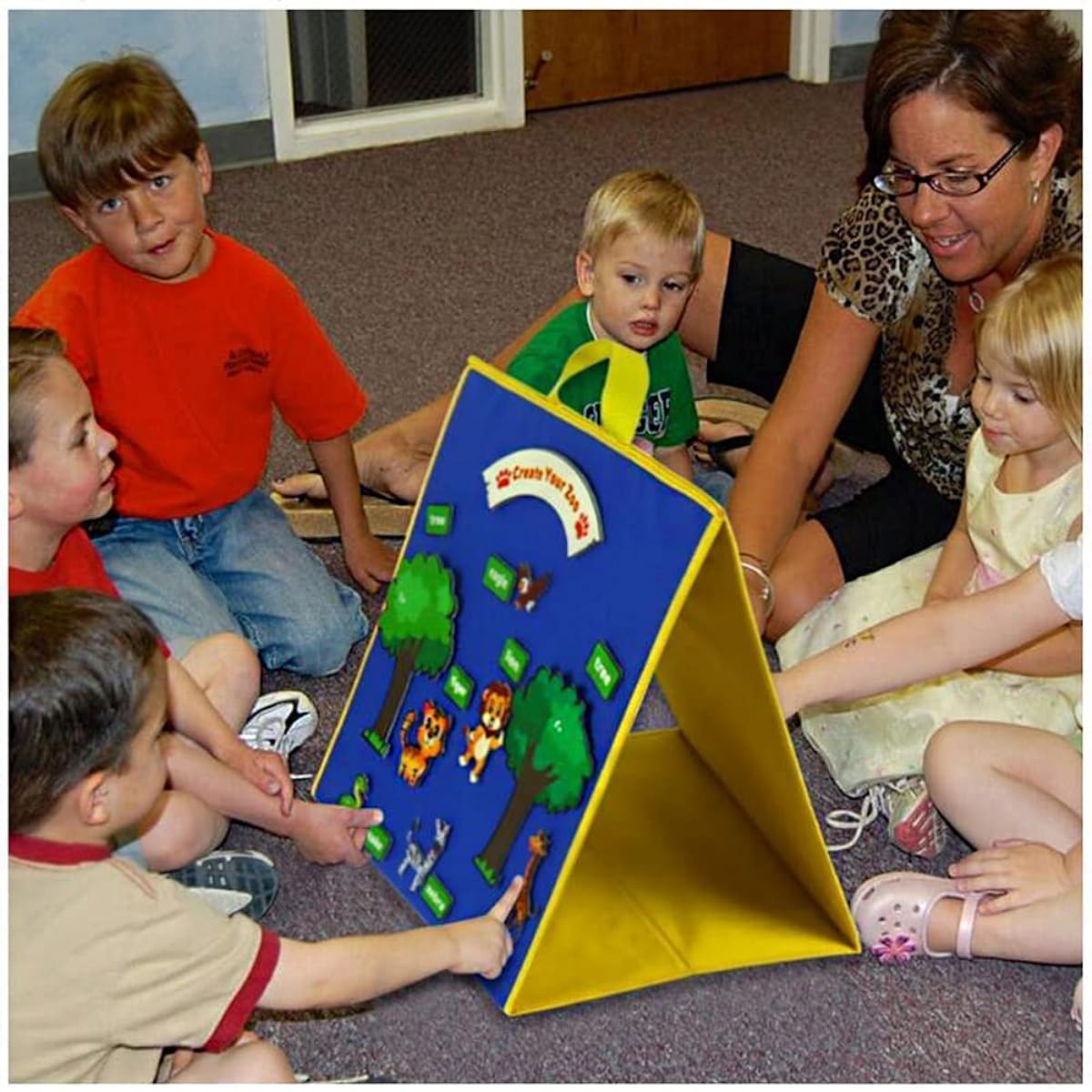 Topwon Felt Board for Kids Folding Flannel Playboard Preschool Toddler Storyboard Animal Stories Learning Double Sided Standing Flannel Board (With Animal Felt)