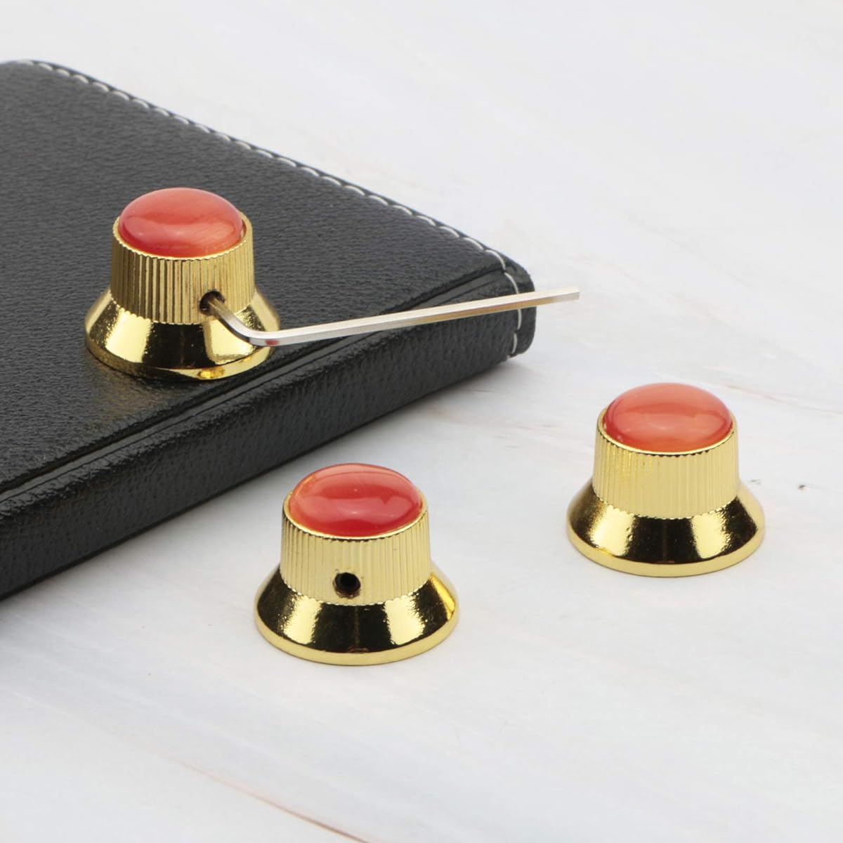 Swhmc Metal Guitar Control Knob Volume Adjustment Dome Knob Guitar Bass Parts Replacement (Golden) 3 Pieces