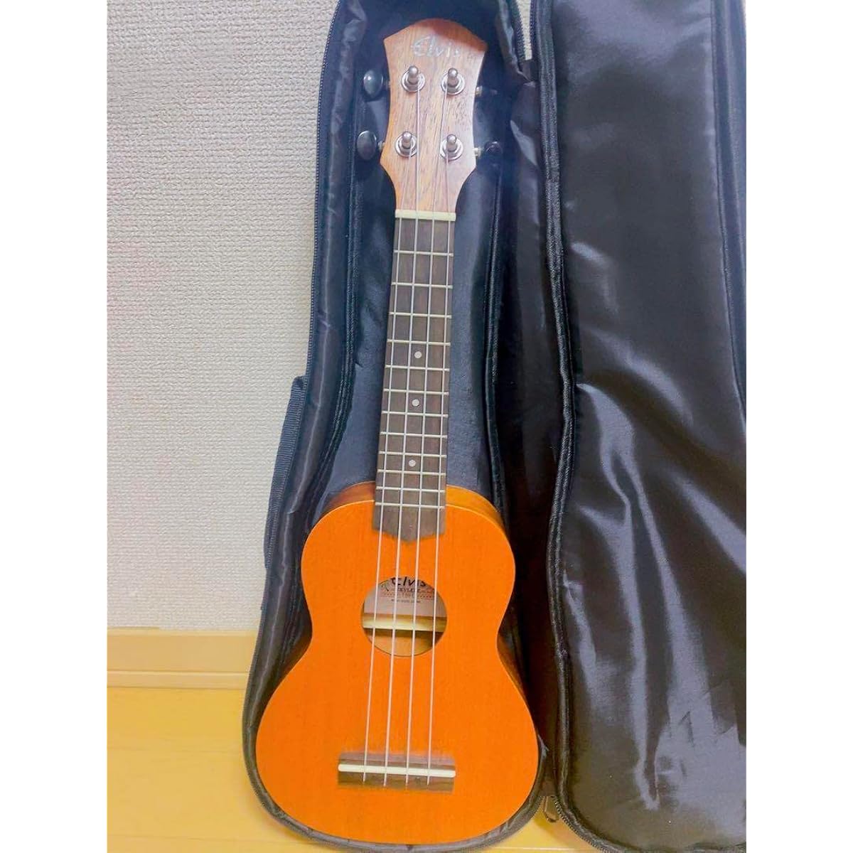 Elvis U100S SE7X Ukulele with Case