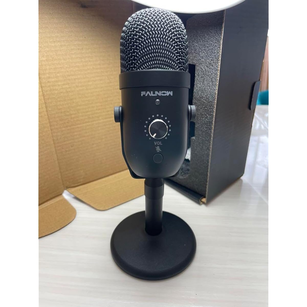 Condenser microphone with supercardioid pickup pattern 00