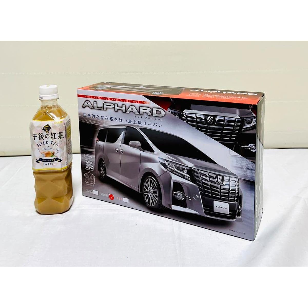 Toyota Alphard radio-controlled car (silver)