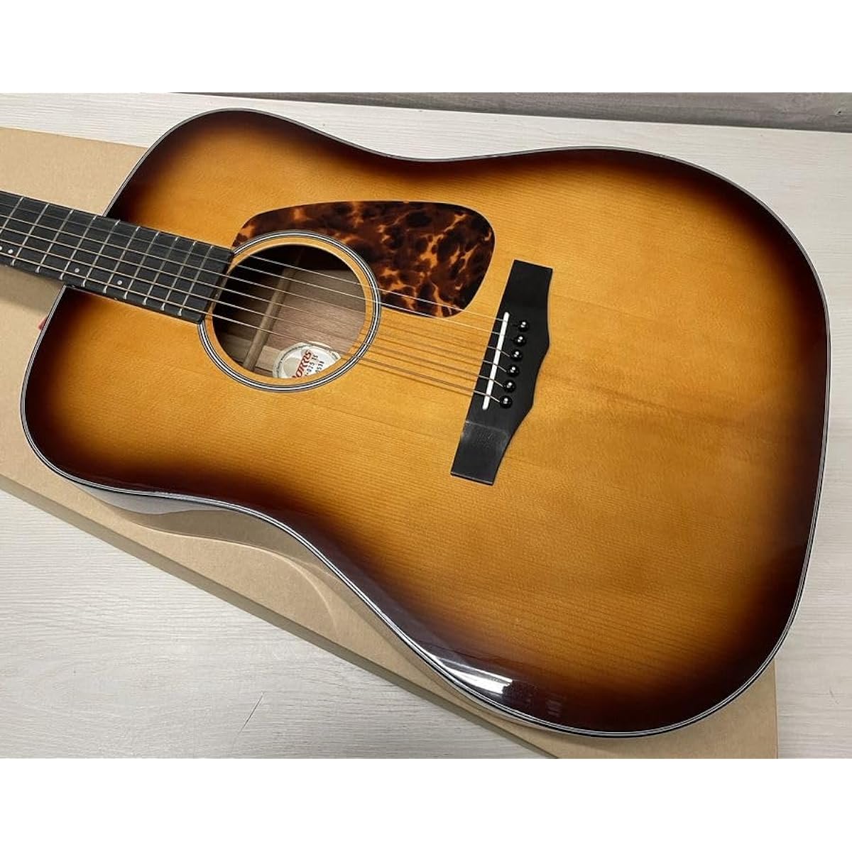 Morris M-025 TS Solid Spruce Top Morris Dreadnought Size Acoustic Guitar Acoustic Guitar Beginner Gloss Finish Tobacco Sunburst Outlet