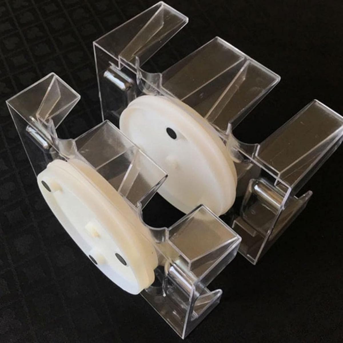 Gonetre Card Playing Cards 2 Decks/6 Decks Rotating Card Tray Convenient Playing Card Holder Clear Card Game Organizer