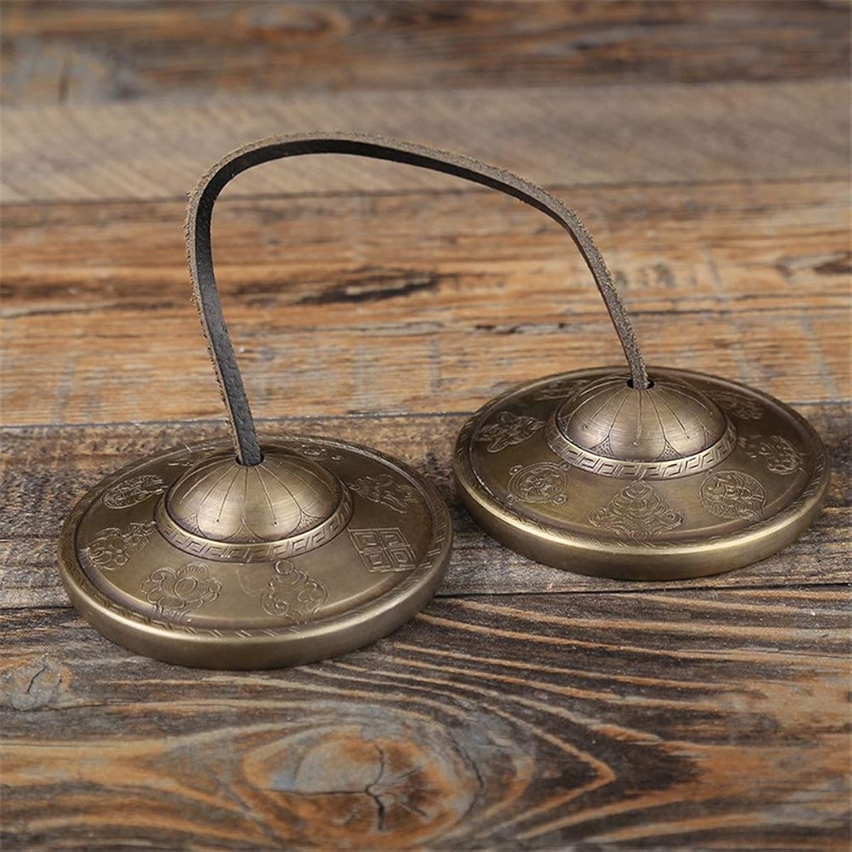Tingsha Tibetan Bell Tibetan Tingsha, Tibetan Esoteric Buddhism Ritual Crafts, Eight Auspicious Tingsha Buddhist Religious Sacrificial Supplies (Color: Brass, Size: 8X8x0.8cm)