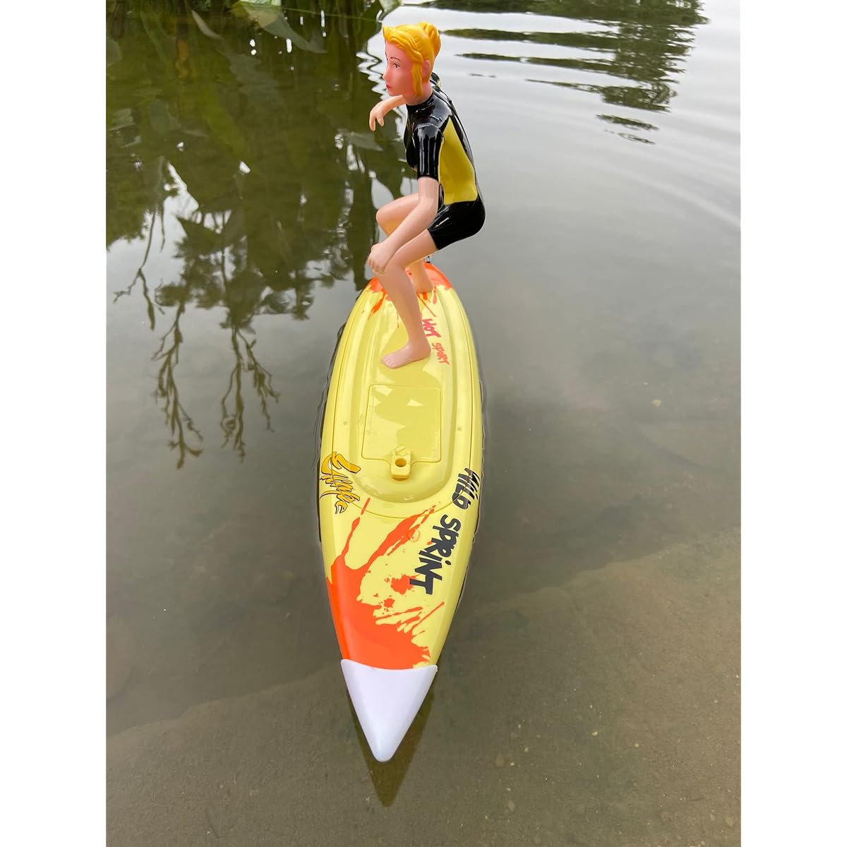 SOWOFA Boat Model RC High Speed Surfboard 30km/h + Remote Control Boat 2.4G Extreme Surfing Doll Fun Speed Boat Water Toy (3 Colors Shipped Randomly)