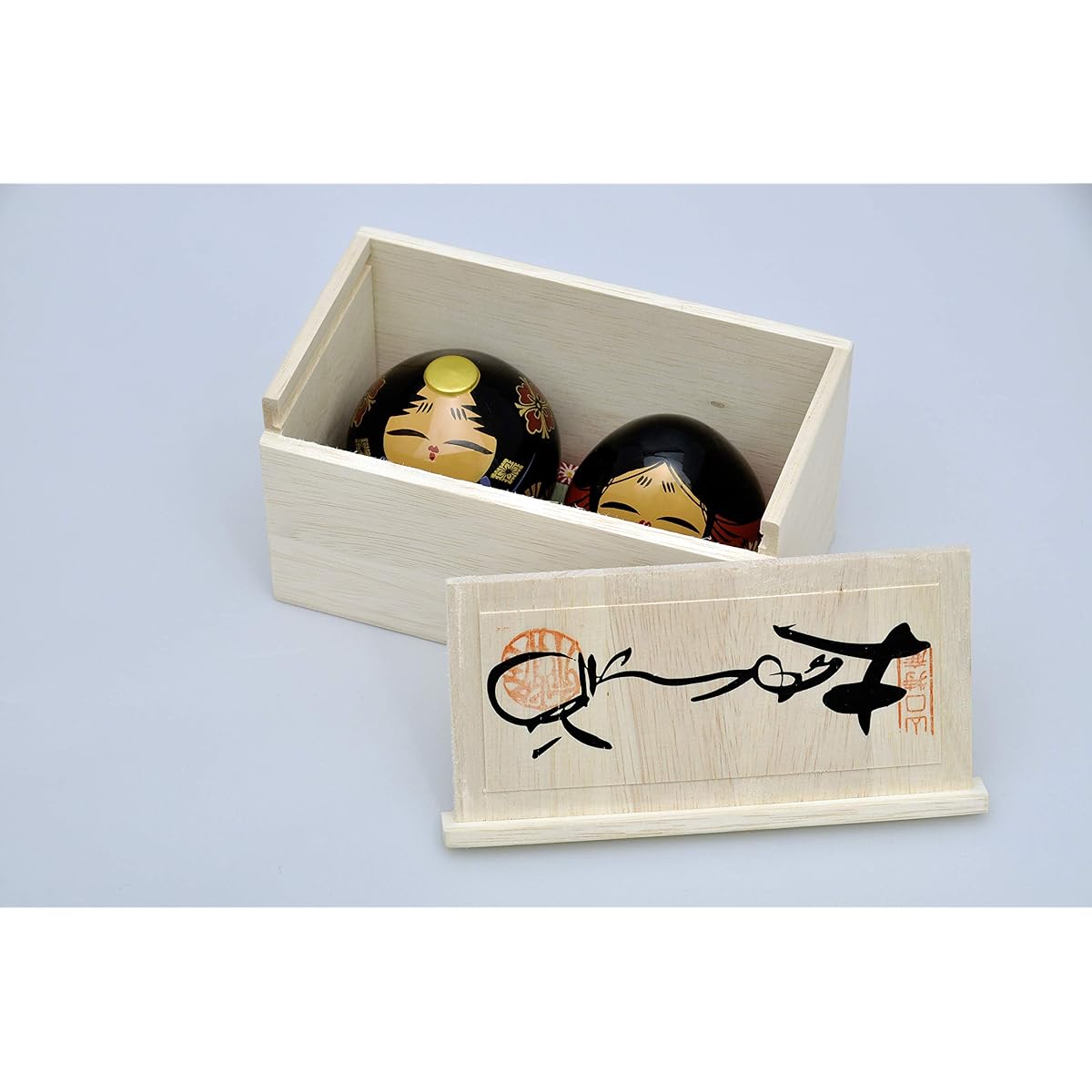Sakai Sangyo Urushi-lacquered Ouchi dolls Marital harmony Widely loved Ouchi dolls Beautiful colored lacquer Yamaguchi Prefecture traditional crafts