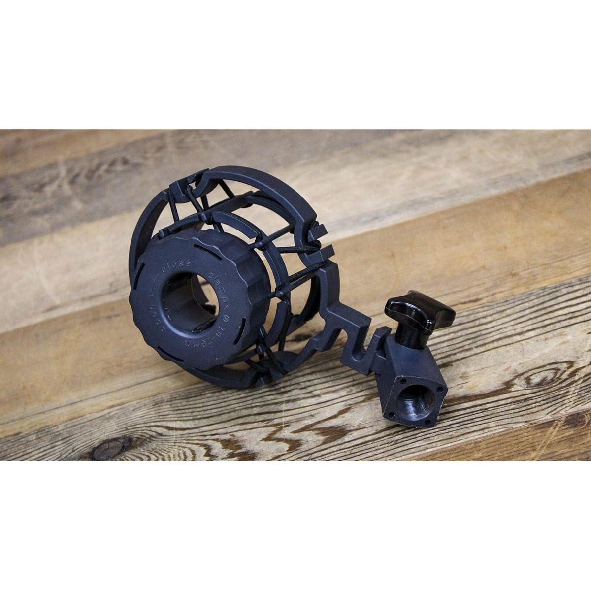 AKG Holder with suspension H85