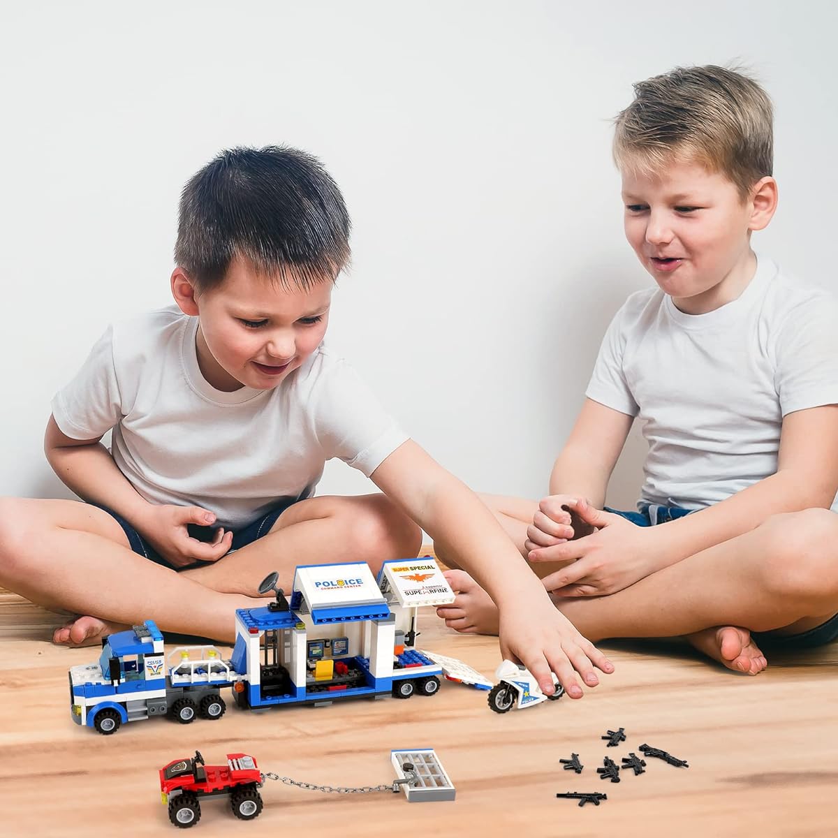 City Police Mobile Command Center Truck Building Block Kit Toy Police Vehicle Series Prison Break Jail Set Action Cop Motorbike ATV Weapon Playset for Ages 5+ (483 Pieces)