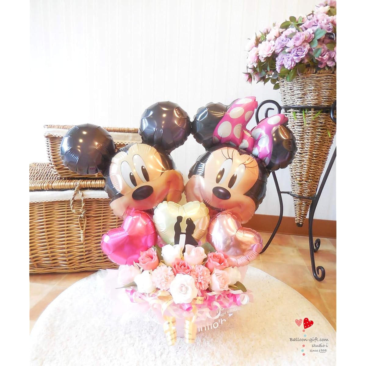 Mickey and Minnie kissing on the cheek - Tabletop balloon "Mickey Minnie's Heart Pot" Perfect for weddings, birthdays, and store anniversaries