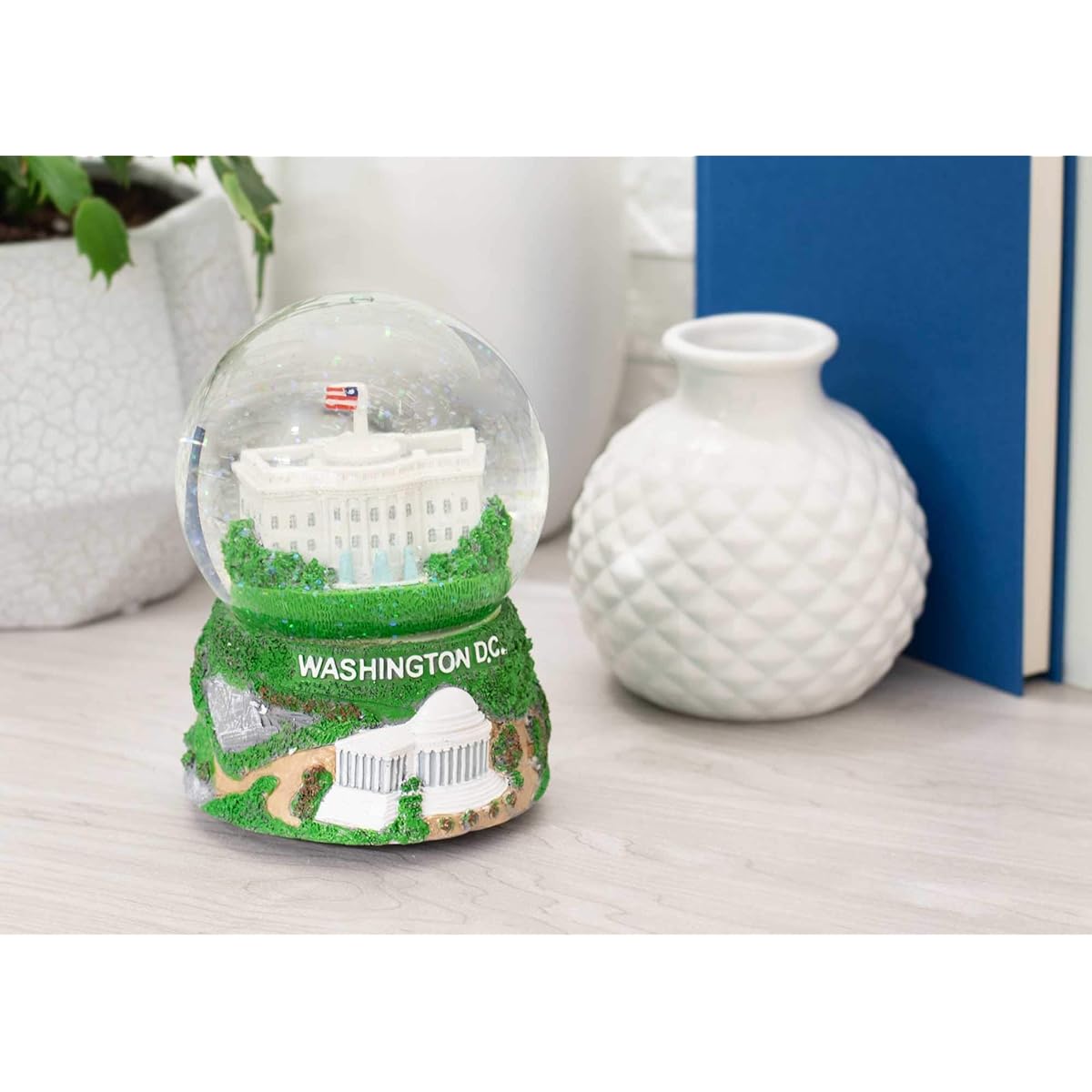 Washington DC Capitol 100mm Resin Glitter Water Globe Plays Tune Star Spangled Banner