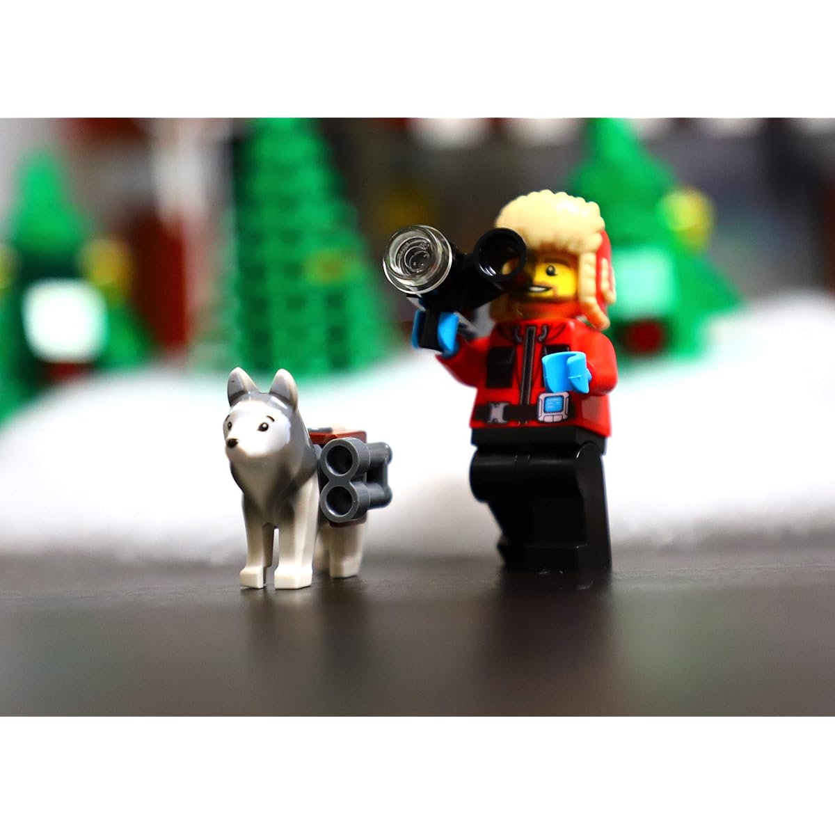 LEGO City Minifigure: Arctic Photographer / Biologist (Camera Husky) 60194