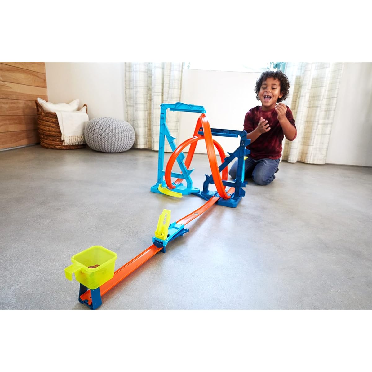 Track Builder Unlimited Infinity Loop Kit with Adjustable Set-Ups & Jump That Flips Cars into Catch Cup for Kids 6 to 12 Years Old with One 1:64 Scale Hot Wheels Vehicle