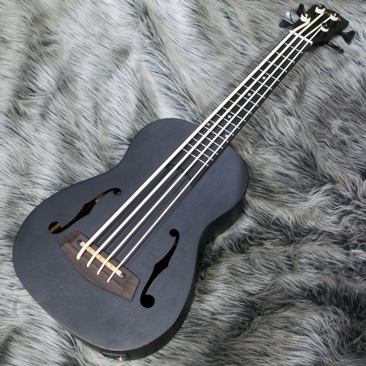 Key pilina UKB-500 F-Hole Black - Ukulele bass with frets