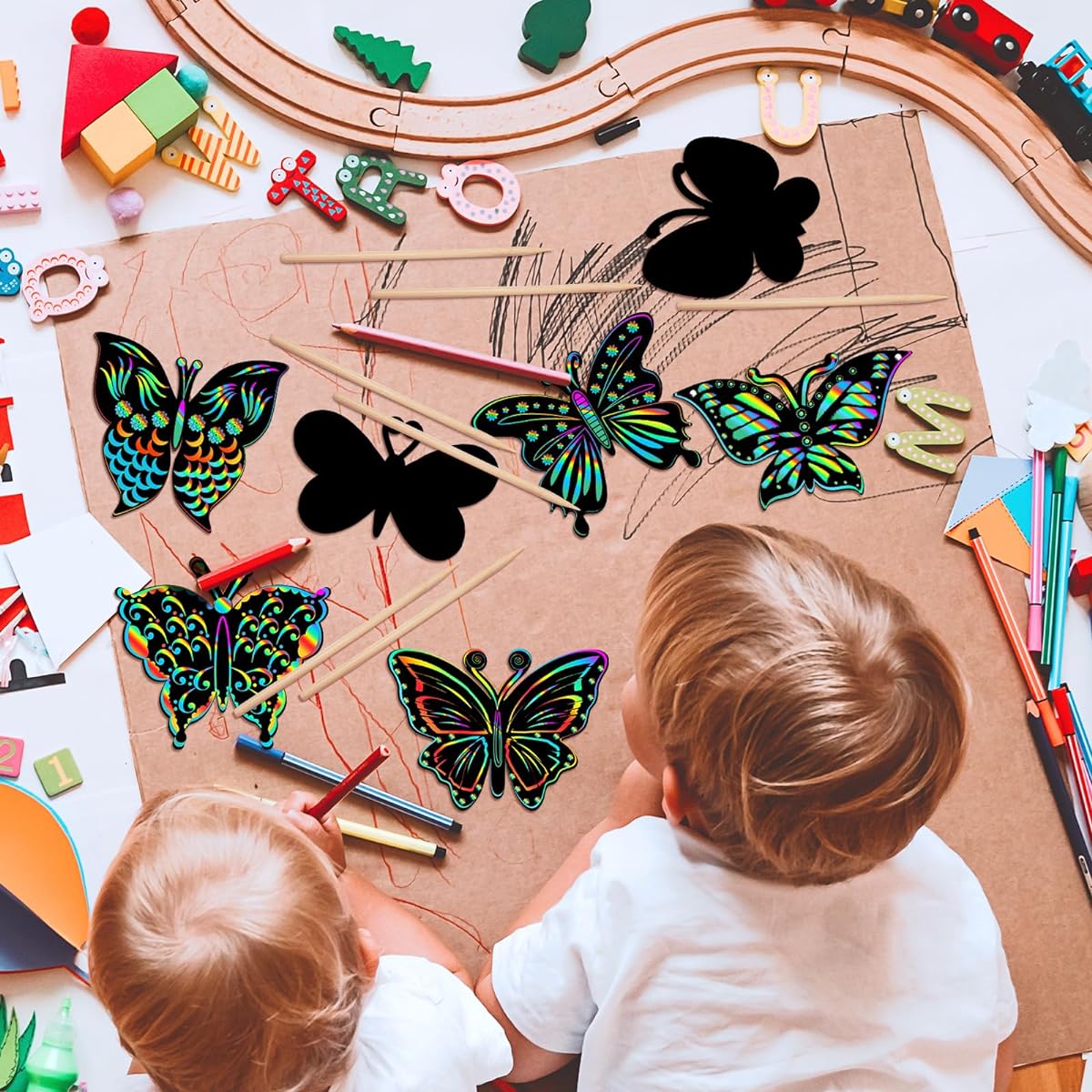 Sratte Butterfly Scratch Cards 120 Pieces 12 Styles Rainbow Spring Scratch Craft Butterfly Party Favors with 60 Bamboo Styluses for Kids Paper Craft Kit DIY Home Decoration Art Game