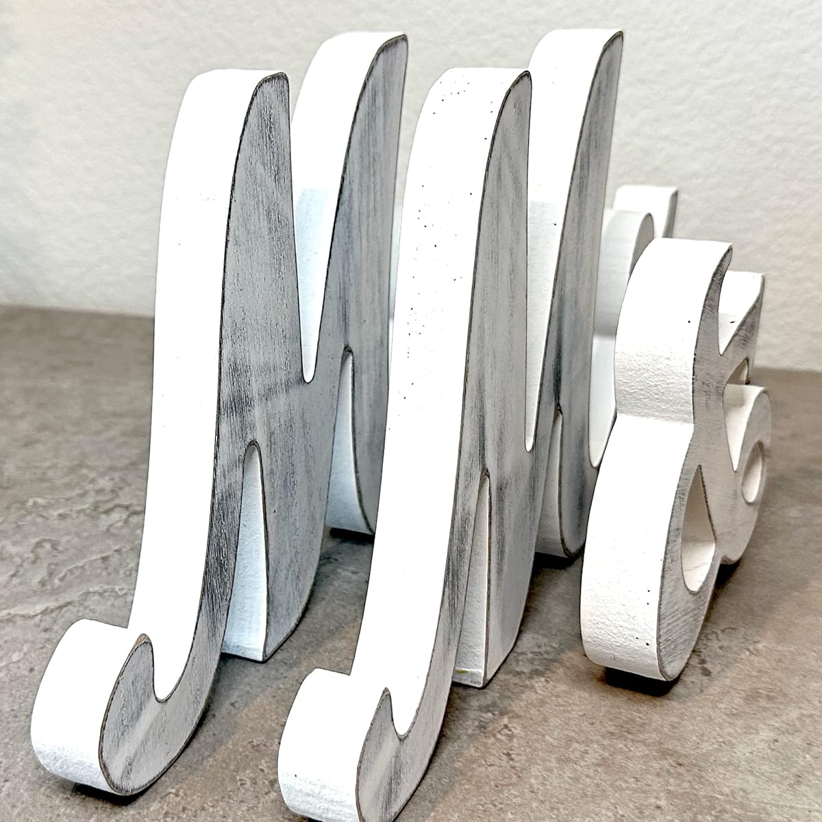 Mr & Mrs Wooden Sign Wedding Decoration Wooden Letters for Bride & Groom Reception Head Table Couple Centerpiece Engagement & Bridal Shower Party Wedding Cake Table (Rustic White)