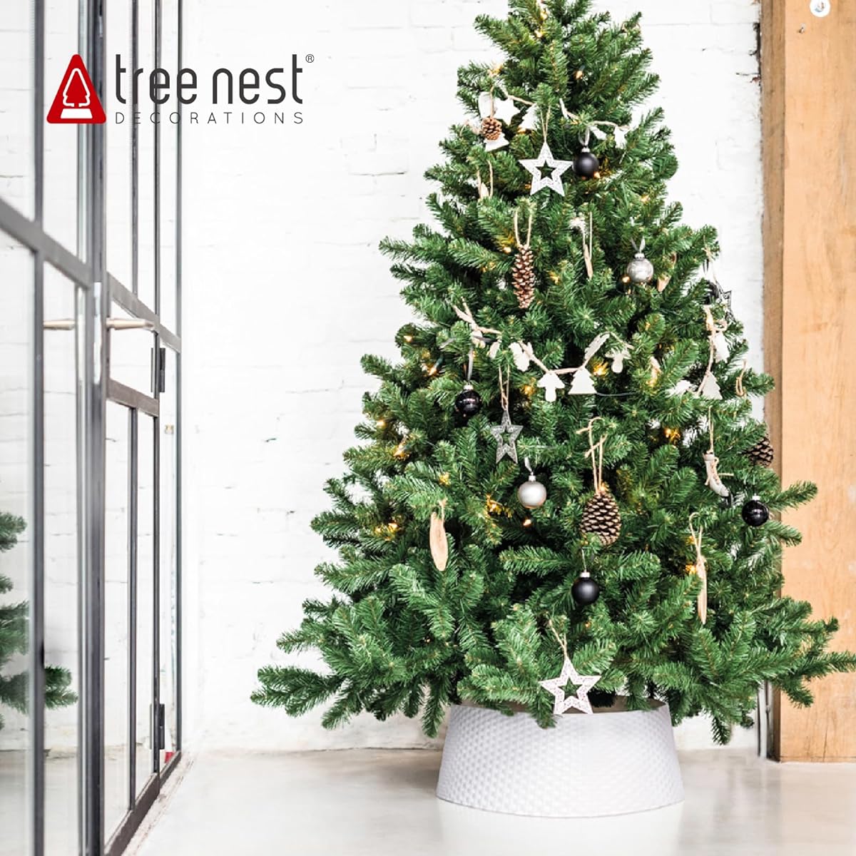 TreeNest Wicker Christmas Tree Skirt, Medium, White (Fits Tree Stand Legs up to 20.9")