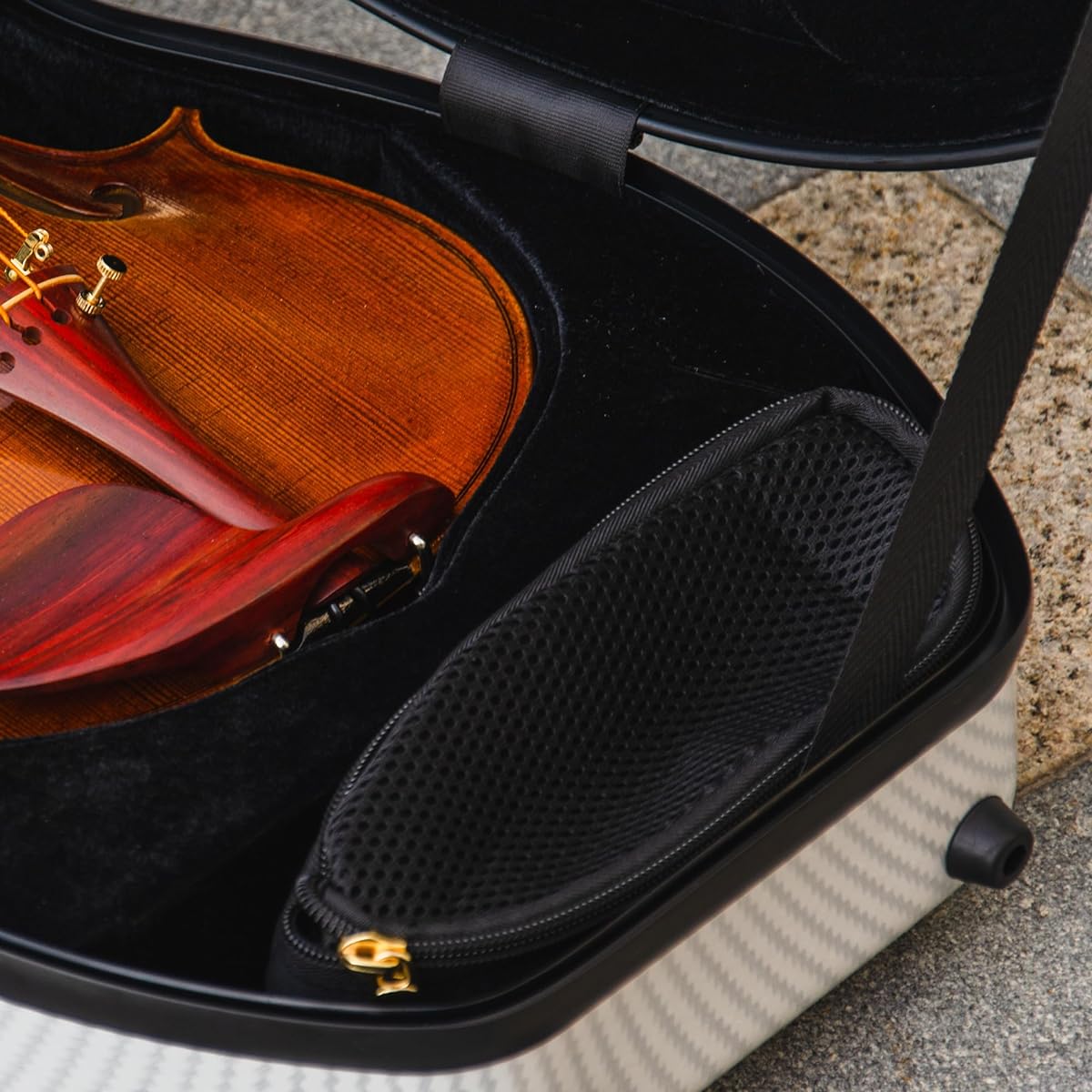 Christina A qinfubao with a hygrometer installed inside a carbon fiber random violin case