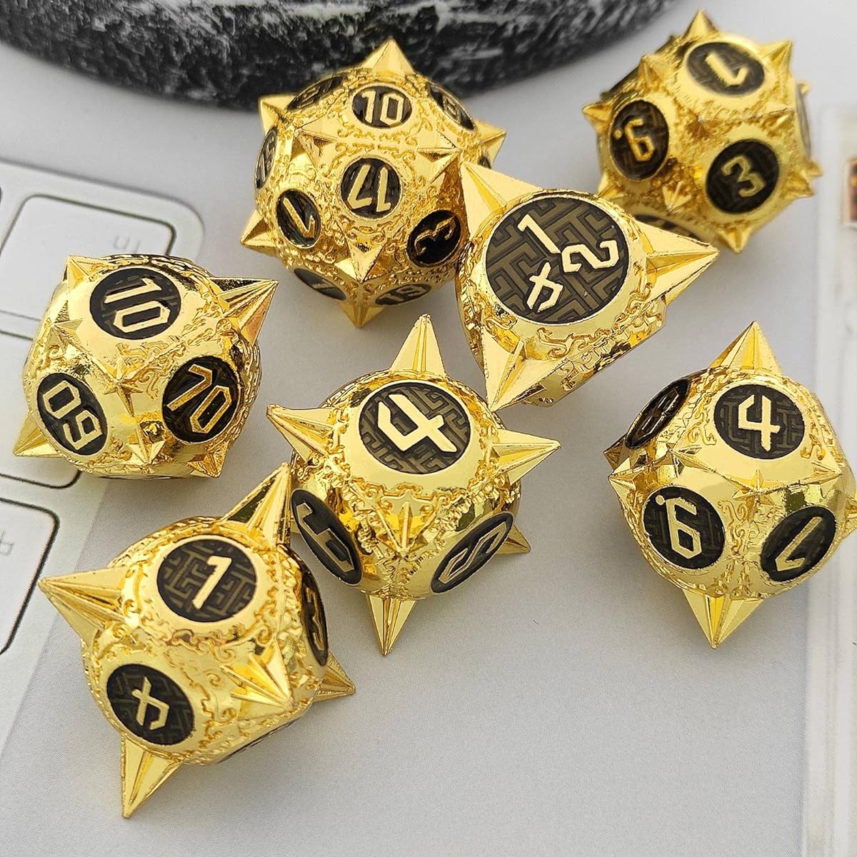AJKDEUIH Metal DND Dice Set 7pcs D&D Dungeons and Dragons Polyhedral Dice Set D20 D6 TRPG MTG Role Playing Table Game Warhammer Pathfinder Meteor Hammer Design Gift Dice Bag Gold Black