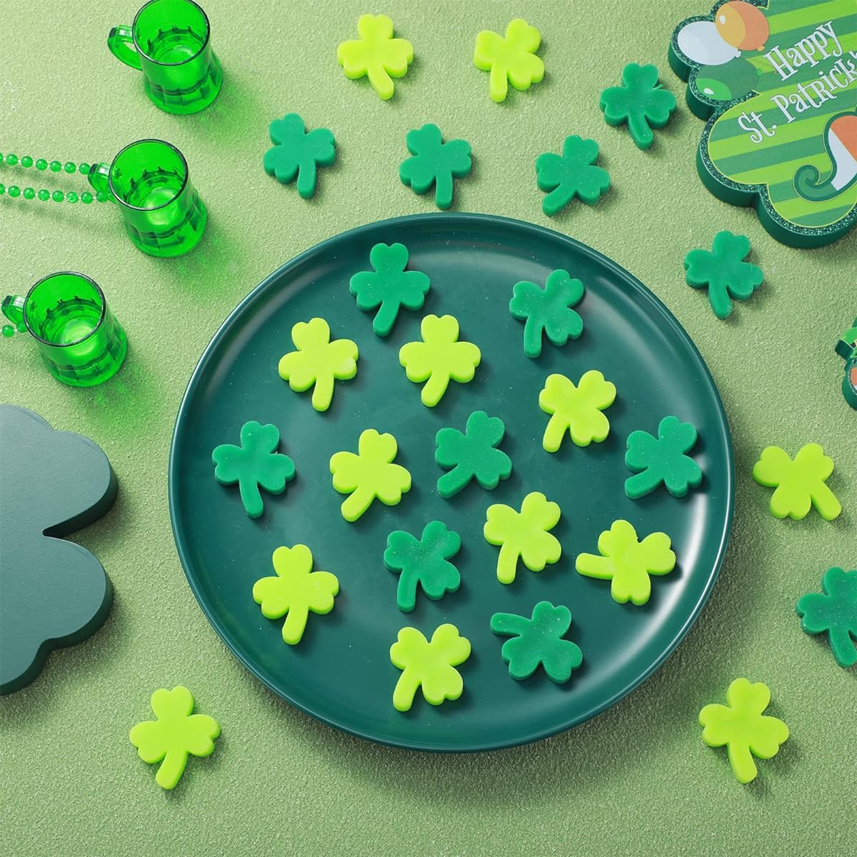 Hungdao St. Patrick's Day Stress Toy Mini Shamrock Relaxing Squeeze Ball Clover Stress Relief Toy St. Patrick's Day Party Favors School Carnival Gift Replacement (40 Pieces)
