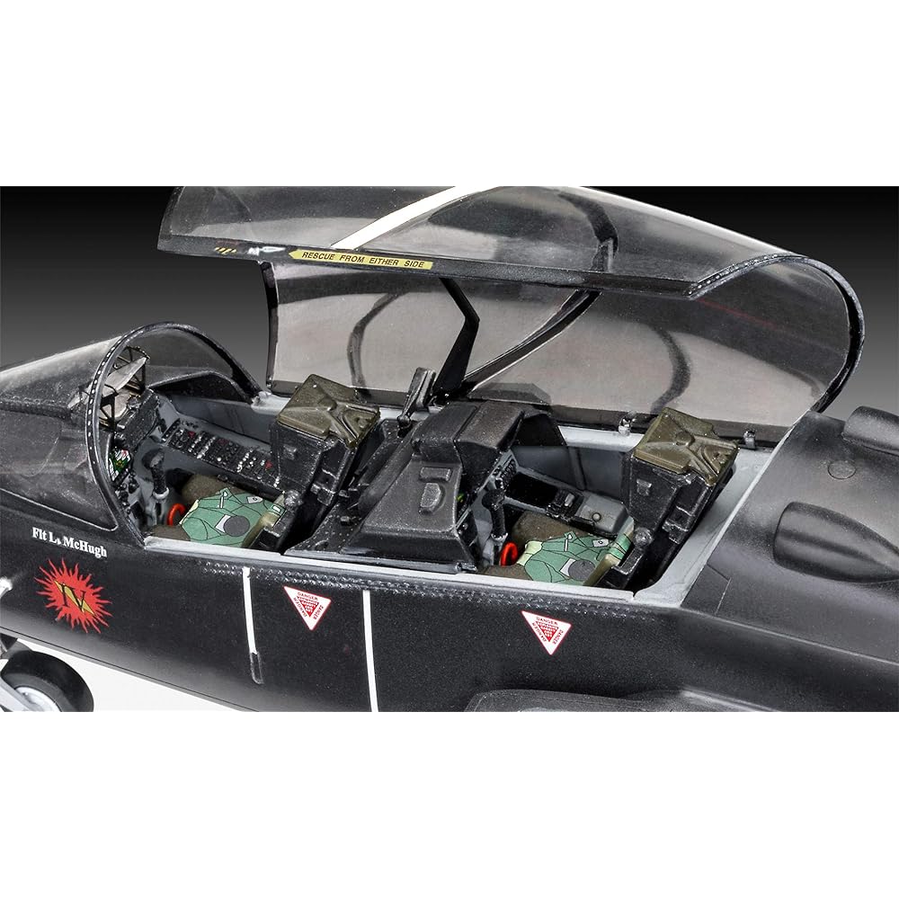 German Level 1/32 Royal Air Force BAe Hawk T2 Plastic Model 03852