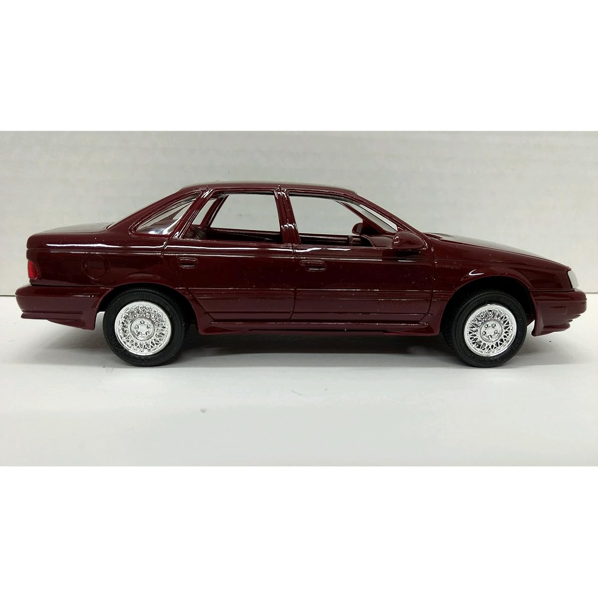 AMT 6067 1989 Taurus SHO 1:25 Scale Built-Up Plastic Promo - Currant Red