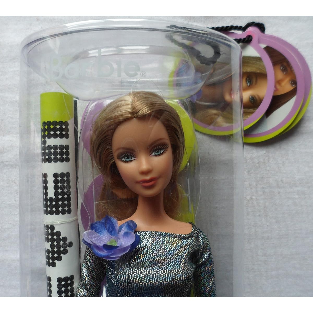 Barbie Fashion Fever - Barbie in Sequinned Blue Jeans & Black Shiny Shirt