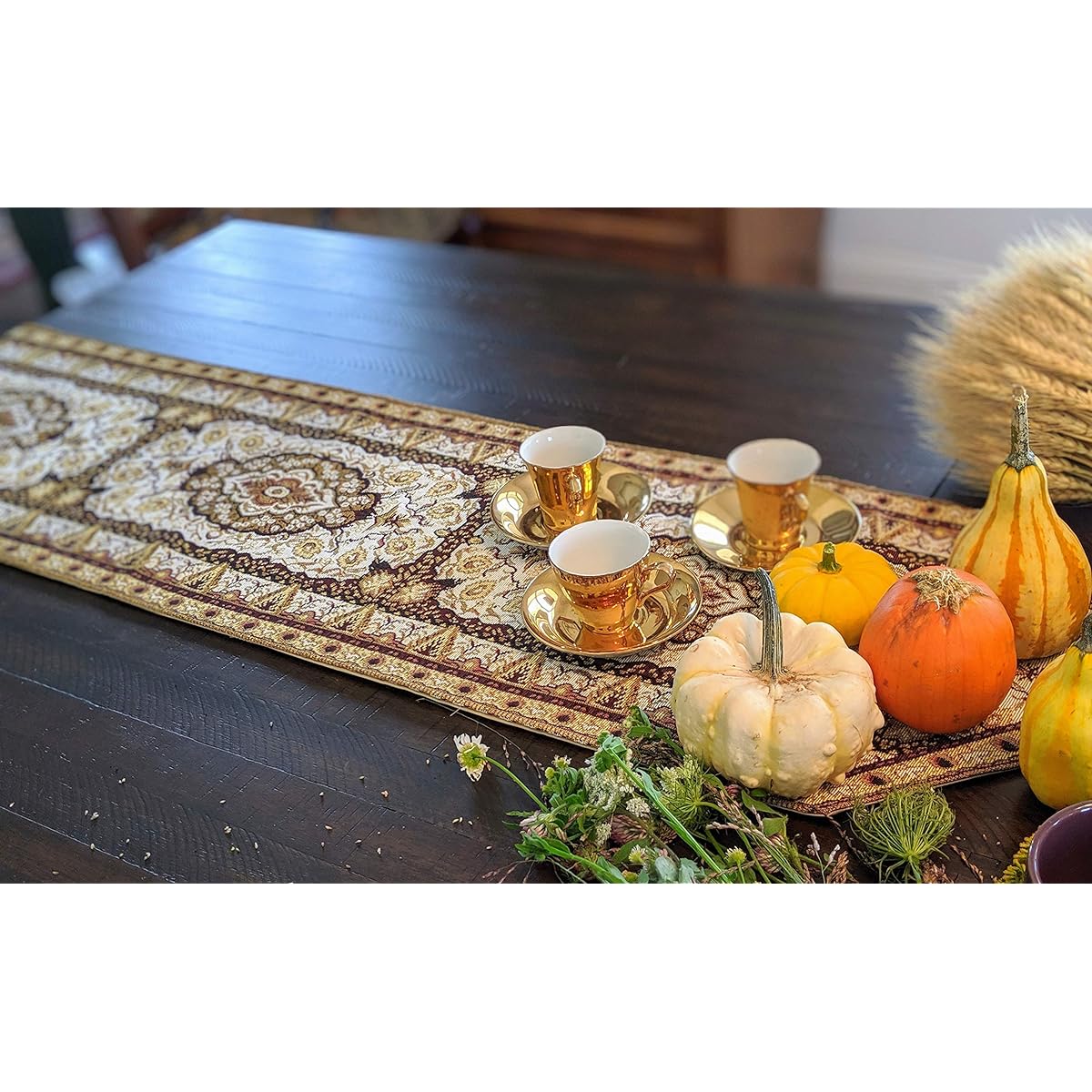 DaDa Bedding Elegant Tapestry Table Runner - Intricate Royal Persian Rug Golden Luxurious - Decorative Floral Damask Cotton Linen Woven Dining Mat - 13" x 90"