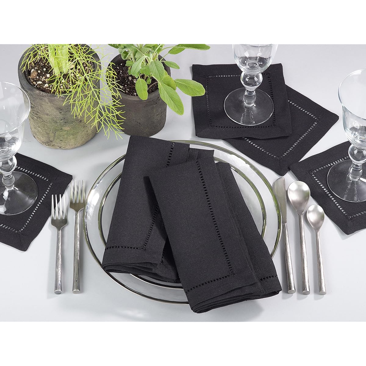 SARO LIFESTYLE Rochester Collection Table Decoration 22" Black 6304.BK22S