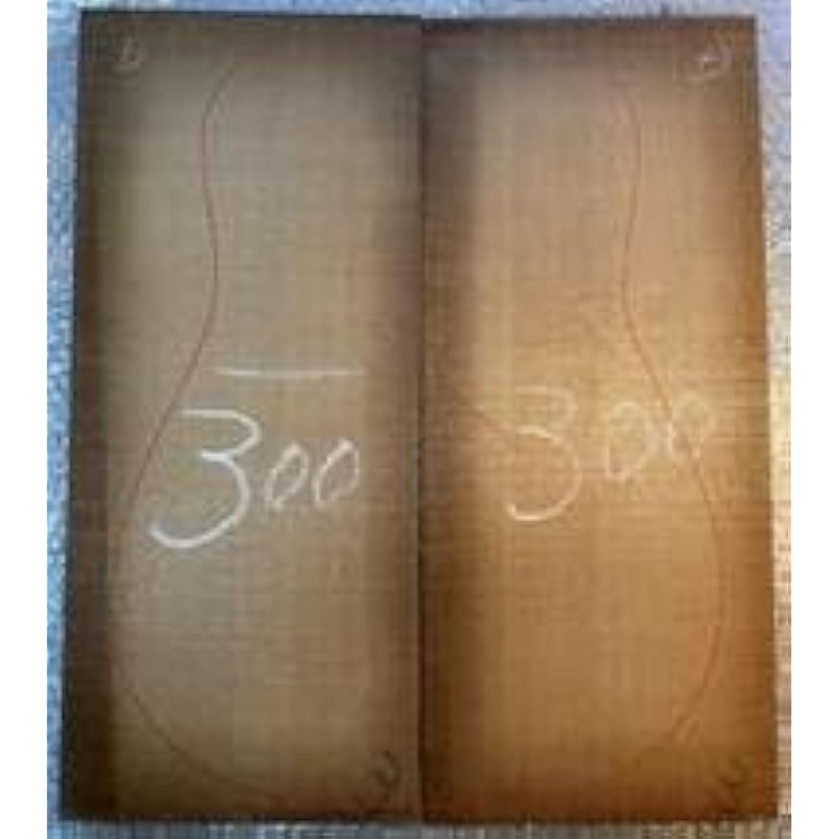 Extremely cool metallic sound. The ultimate cedar. Cedar wood from 50 years ago. How about using it as a guitar top? Book matched cedar D top plate, vintage wood, old wood
