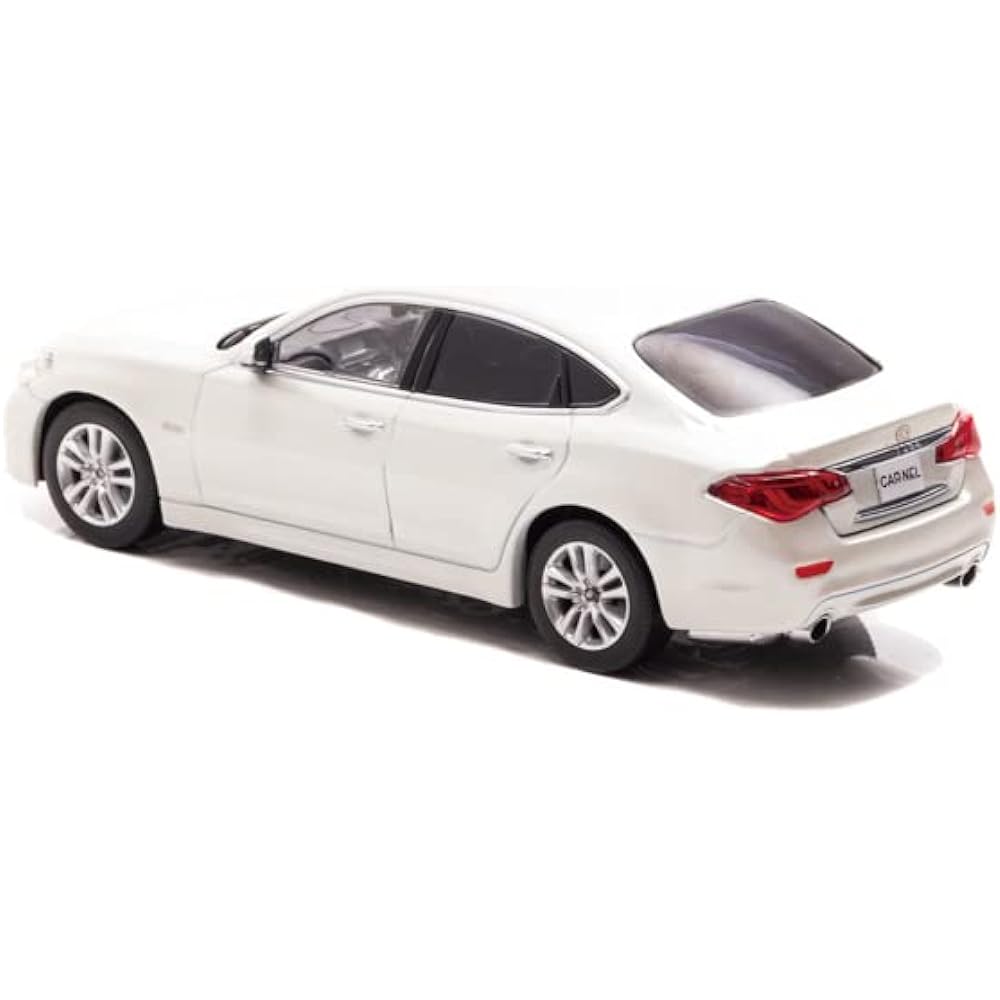 Hiko Seven CARNEL 1/43 Nissan Fuga Hybrid (Y51) 2015 Crystal White Pearl Finished Product