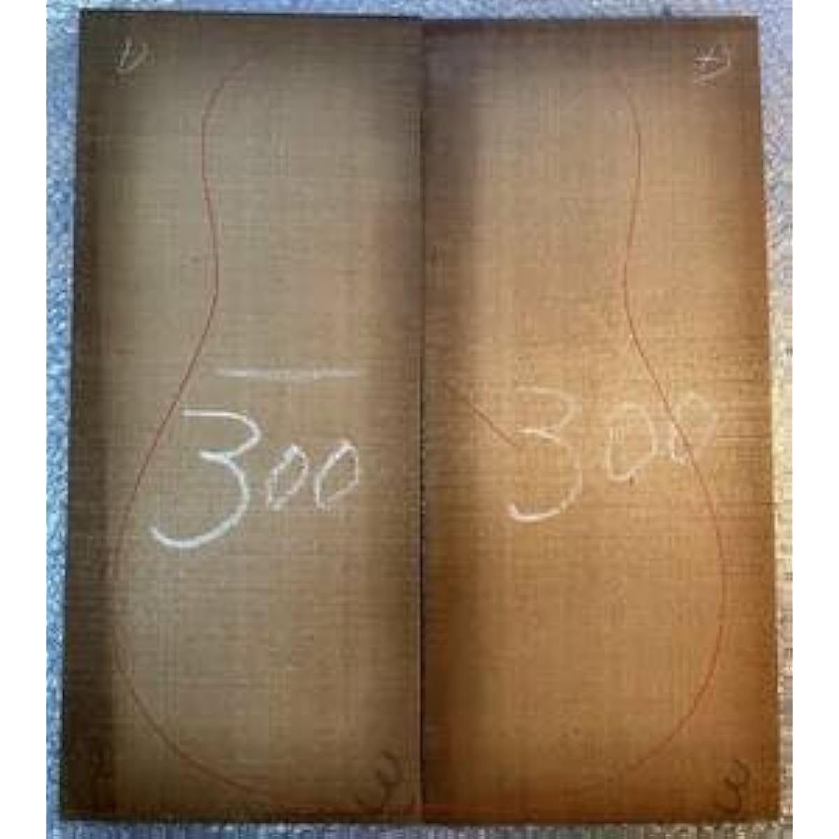 Extremely cool metallic sound. The ultimate cedar. Cedar wood from 50 years ago. How about using it as a guitar top? Book matched cedar D top plate, vintage wood, old wood