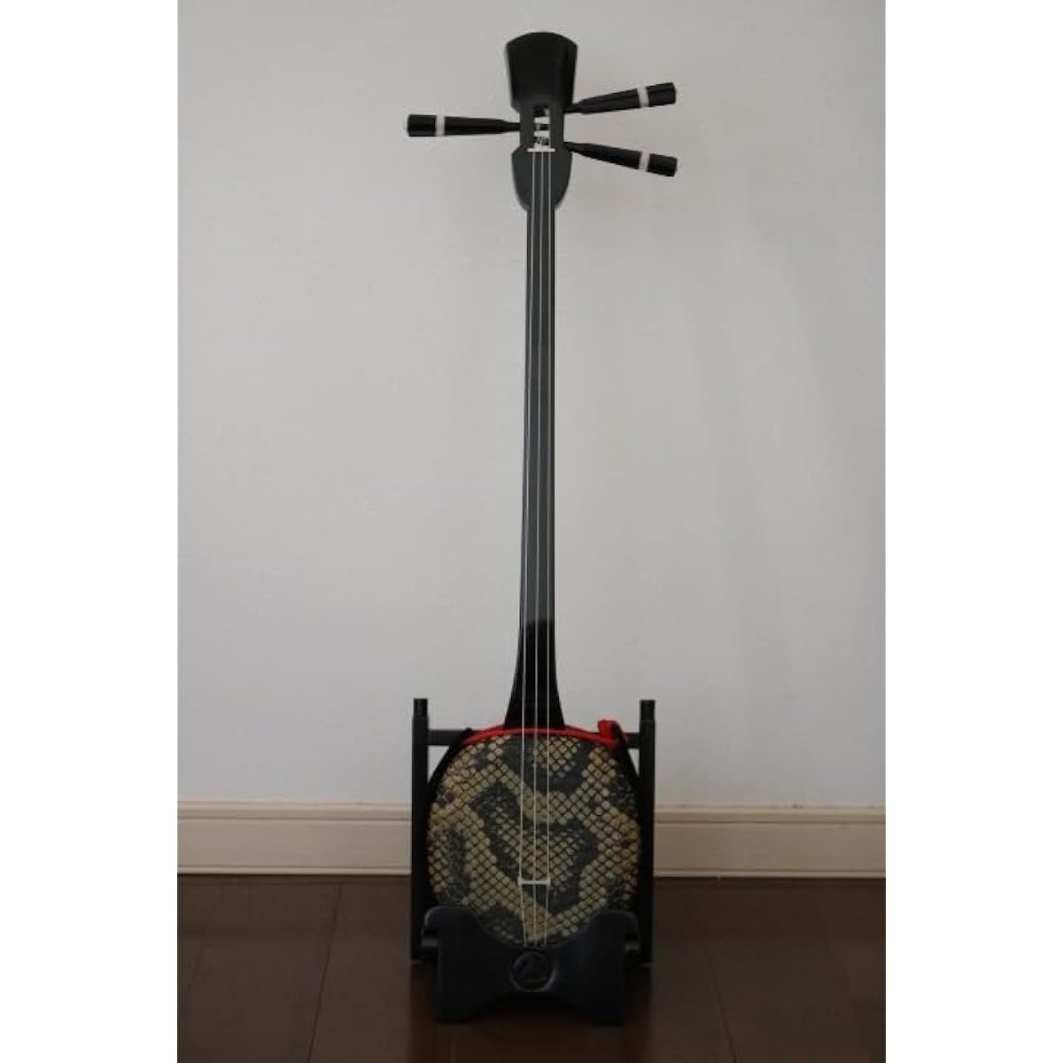 Okinawa sanshin set (a great value set that includes sanshin stand, textbook, DVD tuner, and other accessories)