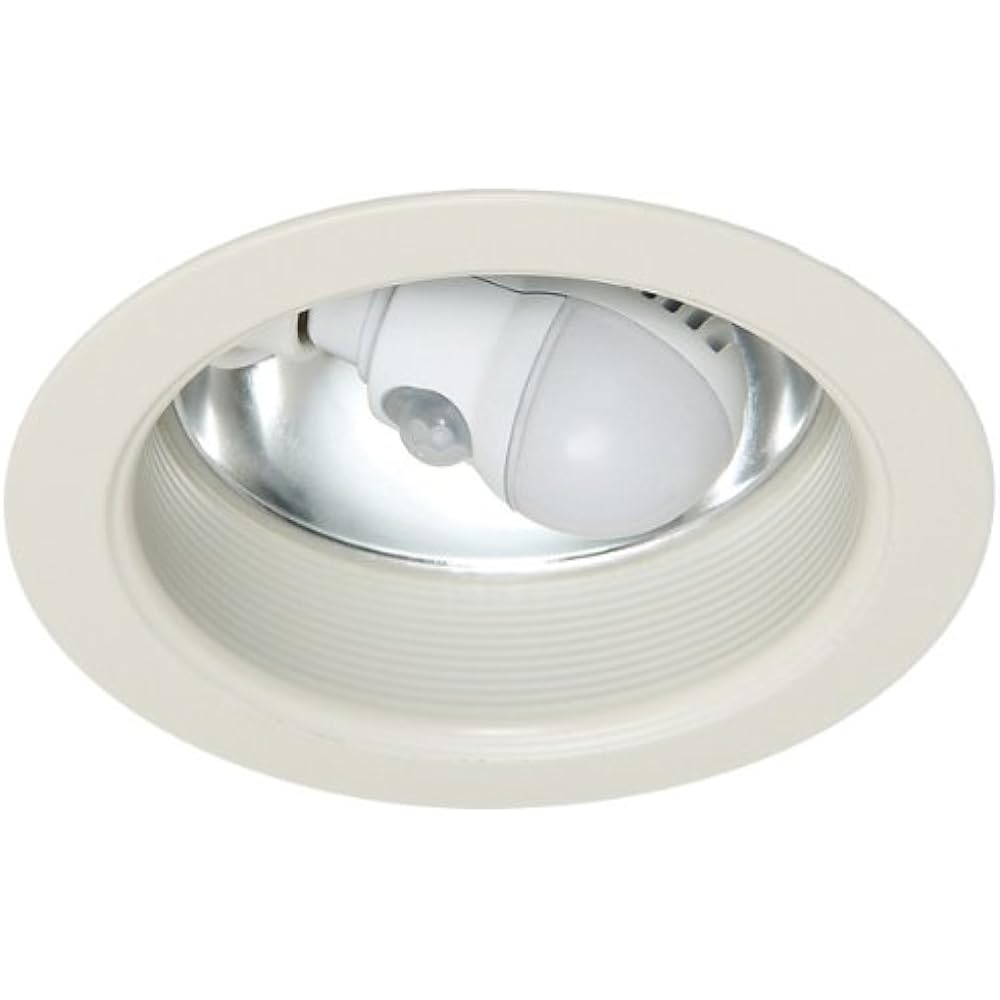 IRIS Ohyama LED Light Bulb with Motion Sensor, Small Bulb Type, 3.9W (Total Luminous Flux: 300 lm/Equivalent to Daylight White) [For Diagonal Installation Only] IRIS LDA4N-H-E17SH Base Diameter 17mm