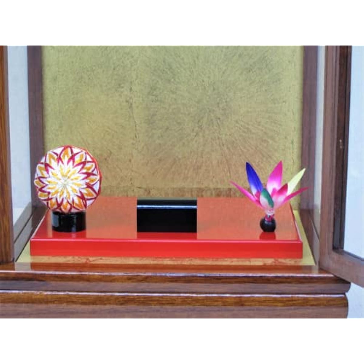 Various types of Hagoita cases (external dimensions shown) Doll case Glass case Door type Oshie Hagoita Tsumami Hagoita (No. 7, width 24cm, depth 19cm, height 37cm, zelkova lacquer)