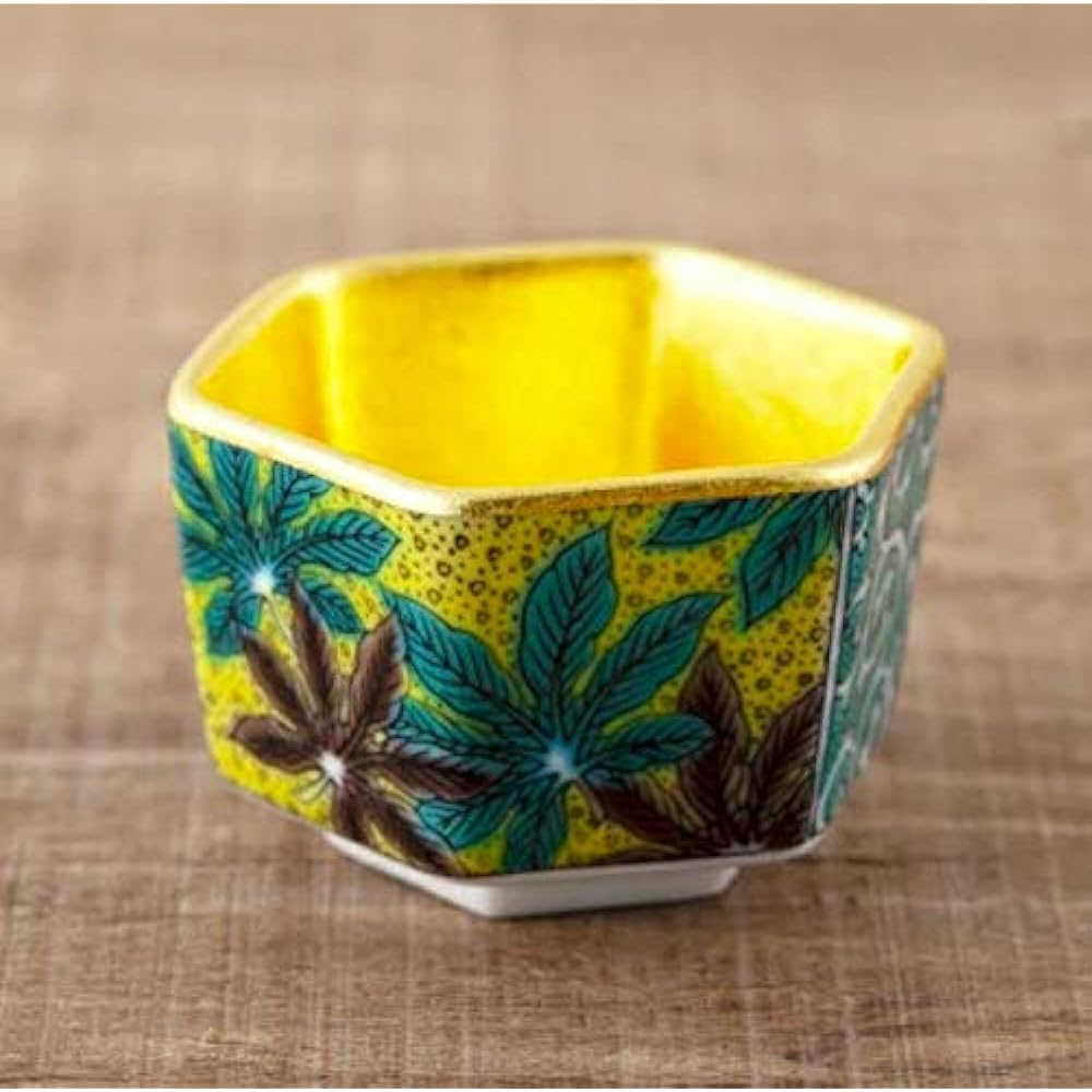 Hakuichi Kutani ware cup, sake cup, choko, made in Japan, traditional craft, Kanazawa leaf, Kanazawa gold leaf, sake cup, Japanese tableware, special occasion, delicacy container, bean bowl (Yoshidaya cup)