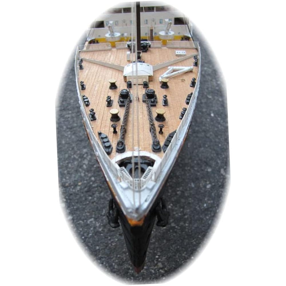 AMATI wooden model assembly kit scale 1:250 "R.M.S. Titanic 1912"