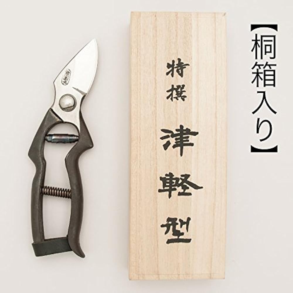 Tohoku Uchihamono Shinkunimitsu Pruning shears Tsugaru type Peeling