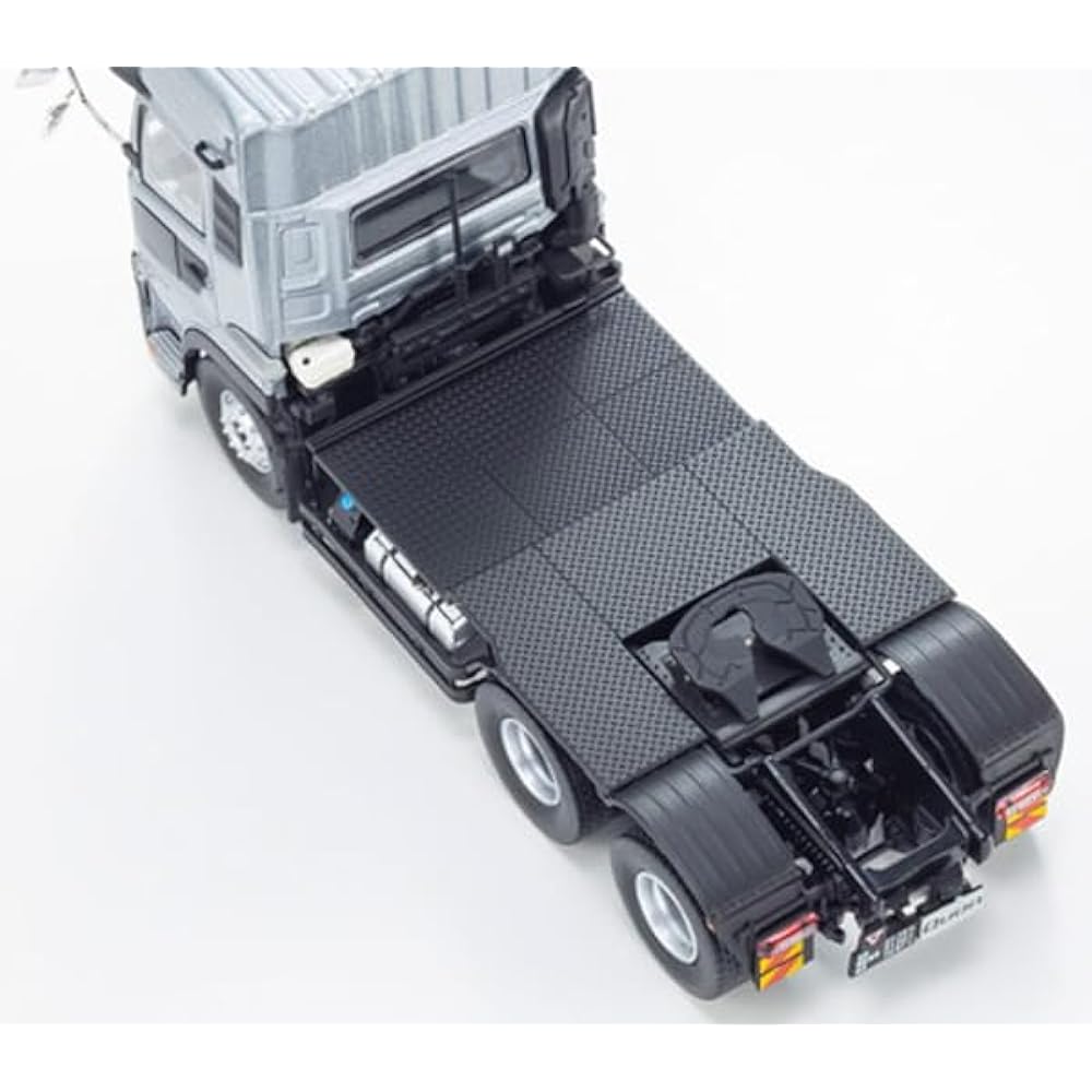 Kyosho Original 1/43 UD Quon GW 6 x 4 Tractor Silver Finished Product