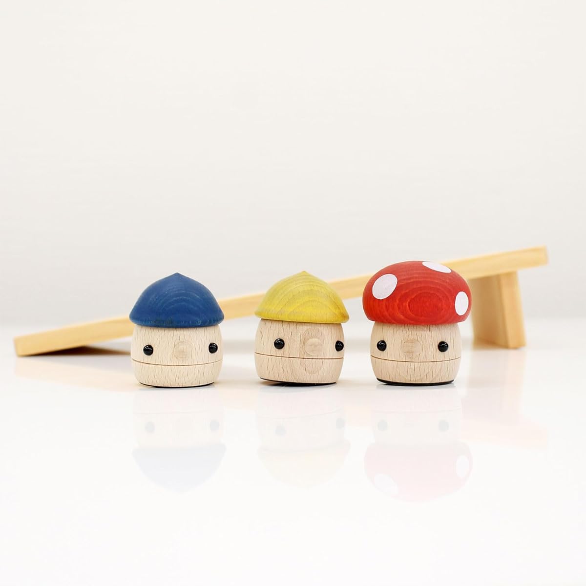 Toy Komama Donguri no Saka (Large) Set (Acorn Roll 2, Acorn Mushroom 1, Acorn Sakadai 1) [Wooden Toy] / Made in Japan