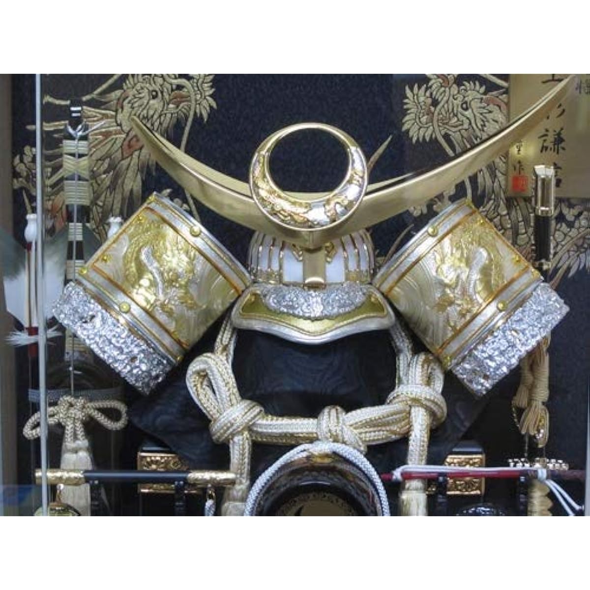 May Doll No. 12 Platinum Uesugi Helmet Hexagonal Acrylic Case Decoration YN0847GKC Uesugi Kenshin Width 44 x Depth 31 x Height 46cm