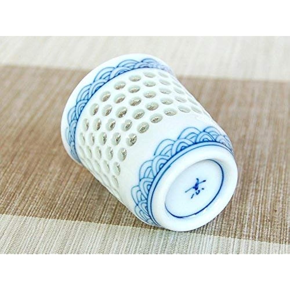 [Arita ware] Crystal carved Qinghai wave drinking cup (in wooden box)