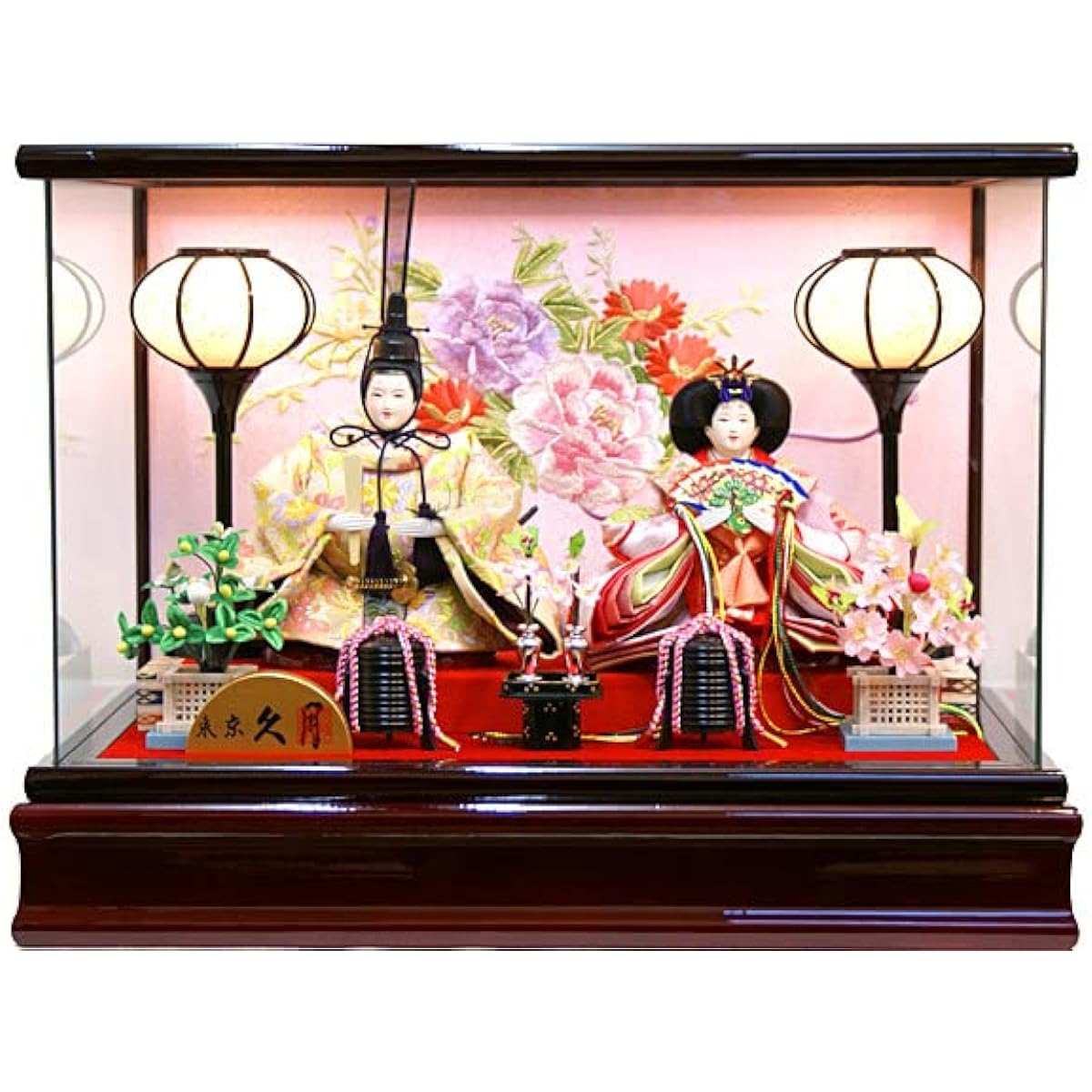 Hina dolls by Kyugetsu "Yorokobi Hina" two princes and princesses, displayed in a glass case